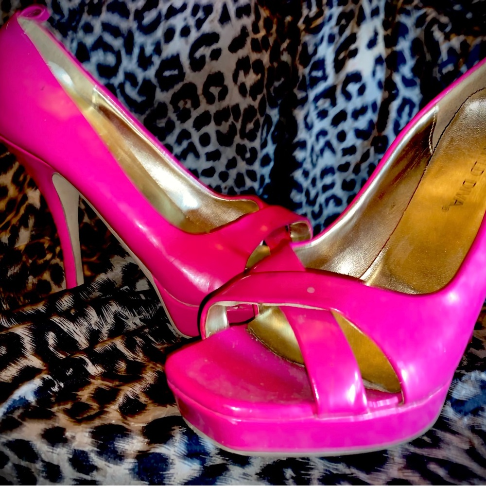 Wild diva hot pink open toe heels size 8